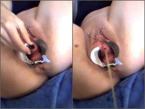 peeing,mature insertion dildo in urethra,peehole stretching,sqirting orgasm,pussy speculum