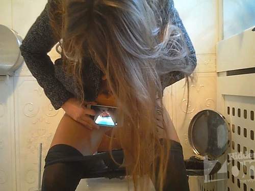 Hidden toilet cam – russian girl photo her pussy during peeing