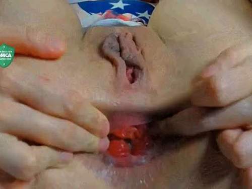 Young teen with large labia and wonderful anal prolapse