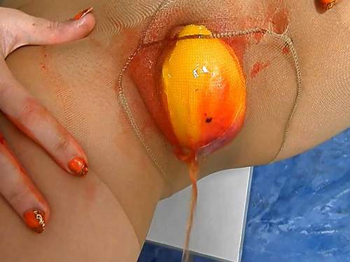 Scat girl penetration orange in her pussy in bloody period