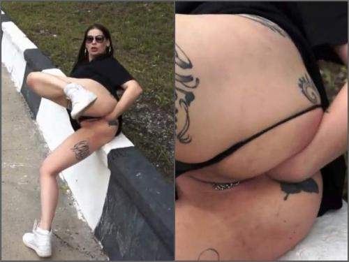 Sensation of 2019 – Bella is back! Outdoor anal fisting and peeing