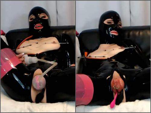 Rubber masked queen pump her large labia piercing pussy