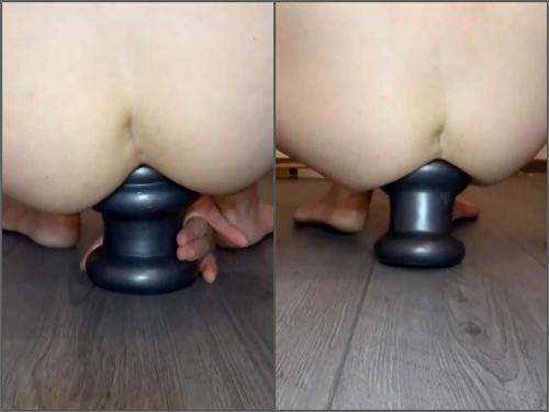 Sexy amateur big ass wife self penetration big black plug anal